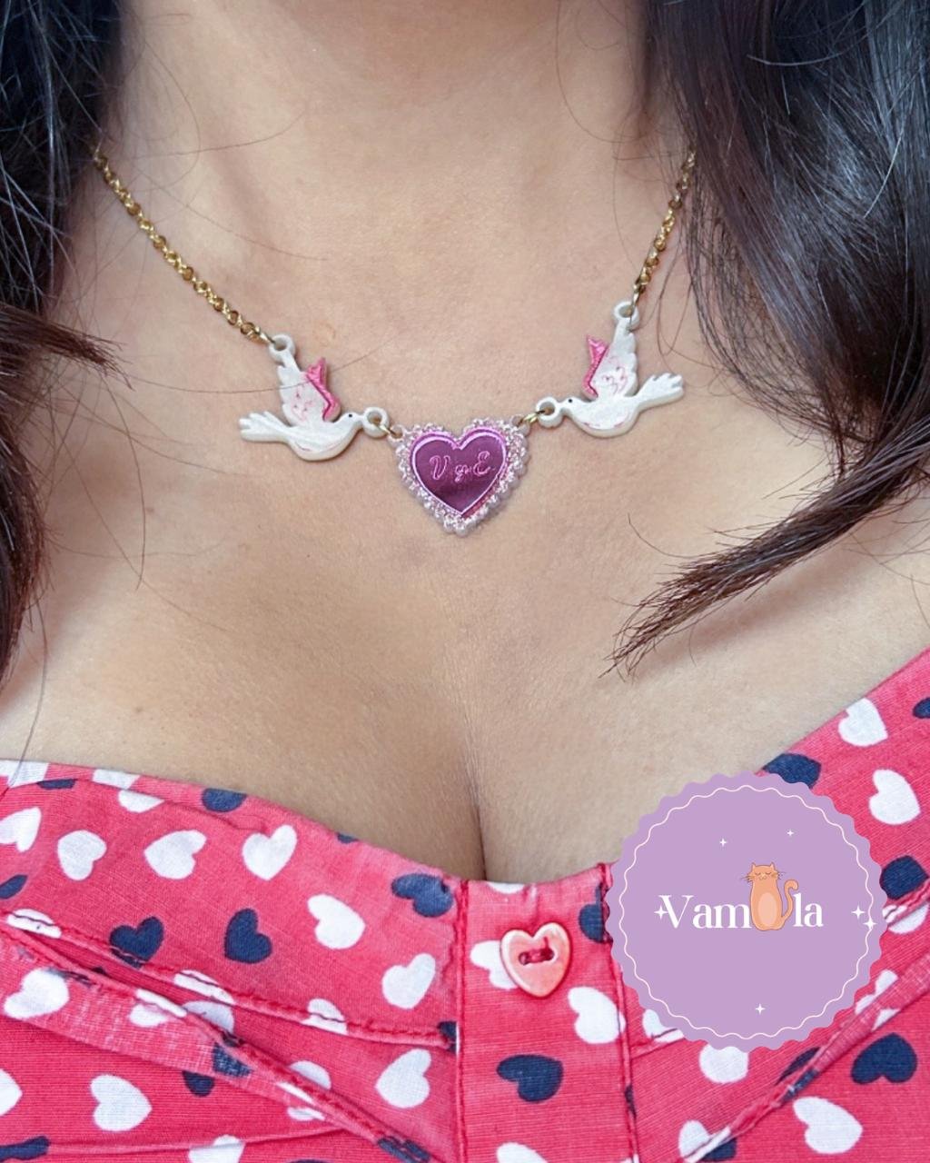 Collar palomas mensajeras, personalizable con inicial (es)